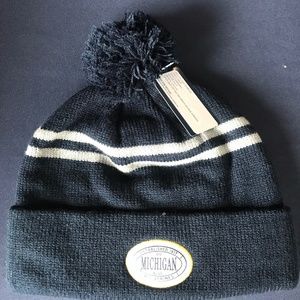 Michigan Blue Wolverines knit beanie w/pom pom
